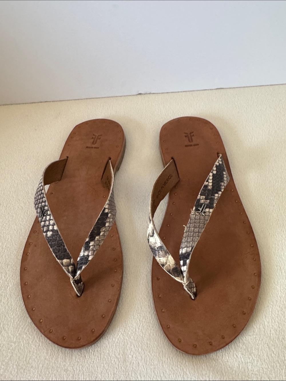 Frye flip flops